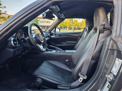 Used 2017 MAZDA MX-5 Miata RF Grand Touring RWD image 16