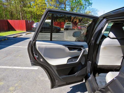 Used 2019 Toyota RAV4 Limited image 15