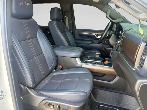 Used 2024 Chevrolet Silverado 1500 High Country w/ High Country Premium Package AWD/4WD image 15