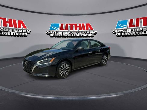 Used 2025 Nissan Altima 2.5 SV FWD image 4