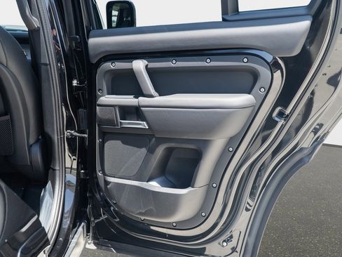 New 2025 Land Rover Defender 110 X-Dynamic SE image 23