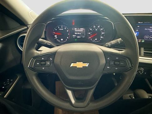 Used 2024 Chevrolet Trax LS w/ LS Convenience Package FWD image 12
