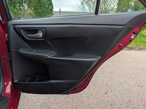 Used 2016 Toyota Camry SE image 31