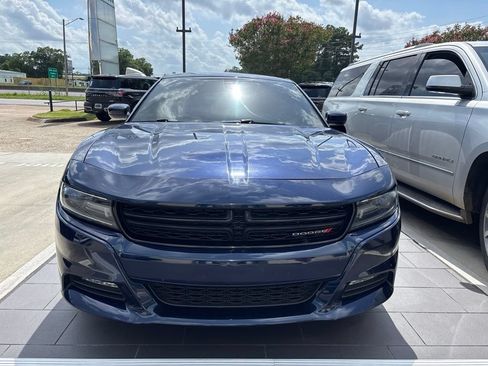 Used 2015 Dodge Charger SXT RWD image 2