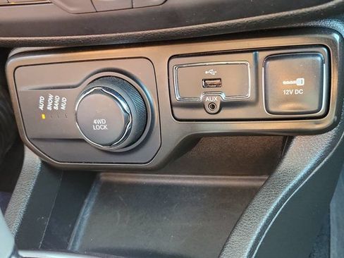 Used 2022 Jeep Renegade Latitude w/ Convenience Group AWD/4WD image 30