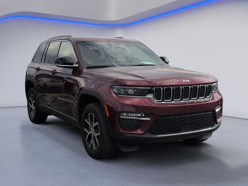 Used 2024 Jeep Grand Cherokee Limited AWD/4WD image 6
