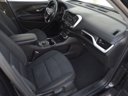 Used 2024 GMC Terrain SLE image 33