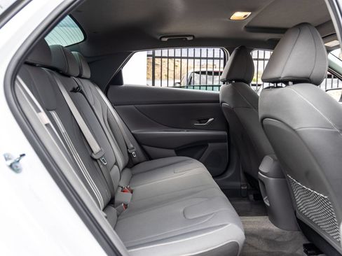 Used 2025 Hyundai Elantra SEL FWD image 30