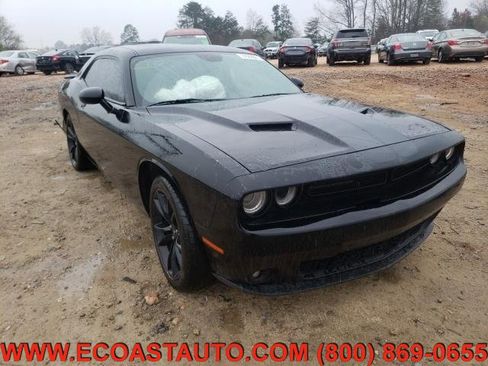 Used 2017 Dodge Challenger SXT Plus image 3