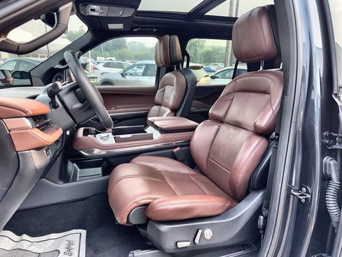 Used 2025 Lincoln Navigator L Reserve AWD/4WD image 13