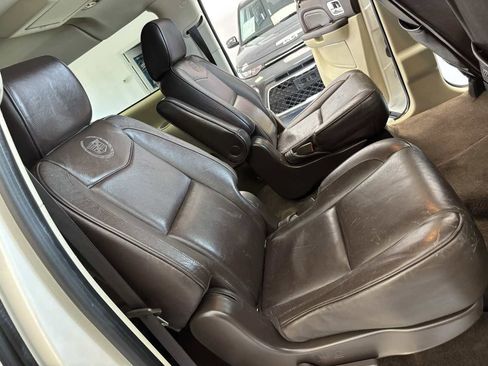 Used 2011 Cadillac Escalade ESV Platinum image 24