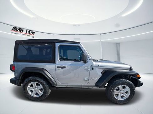 Used 2018 Jeep Wrangler Sport S image 2