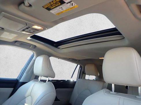 Used 2023 Toyota Highlander XLE image 14