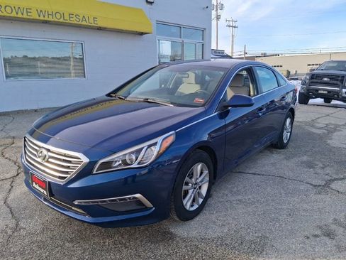 Used 2015 Hyundai Sonata SE image 3