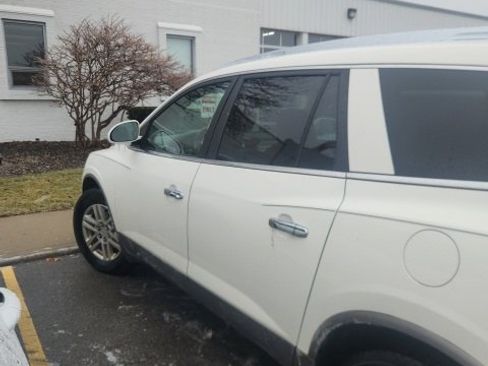 Used 2009 Buick Enclave CX w/ Driver Confidence Package image 10