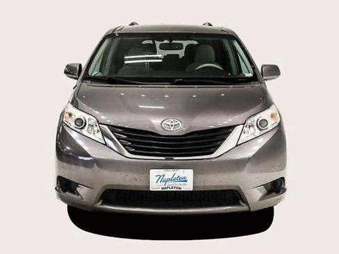 Used 2011 Toyota Sienna LE image 3