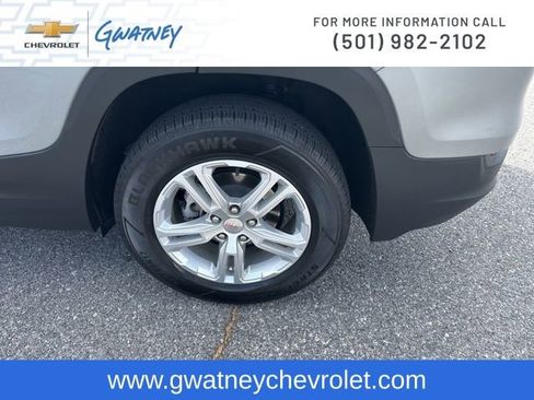 Used 2023 GMC Terrain SLE w/ Driver Convenience Package image 10