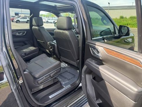 Used 2023 Chevrolet Suburban High Country AWD/4WD image 29