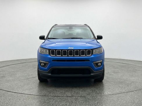 Used 2025 Jeep Compass Limited AWD/4WD image 2