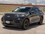 Used 2022 Ford Explorer XLT image 3