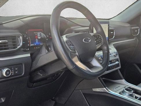 Used 2021 Ford Explorer XLT w/ Equipment Group 202A image 9