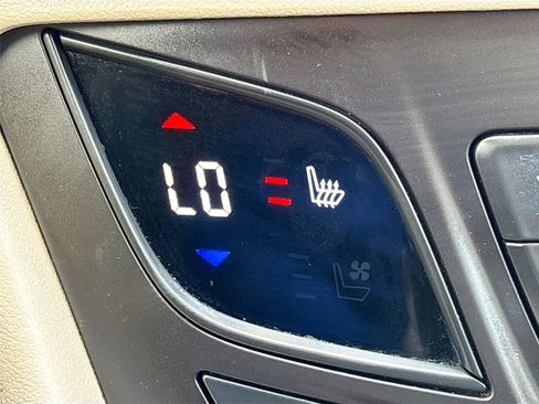 Used 2019 Buick Envision Essence FWD image 20