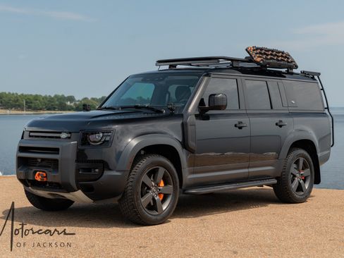 Used 2023 Land Rover Defender 130 SE AWD/4WD image 17