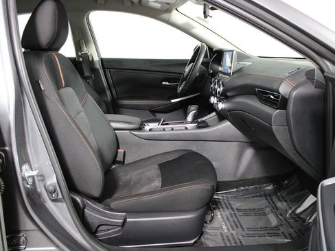 Used 2025 Nissan Sentra SR FWD image 9
