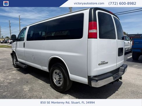 Used 2018 Chevrolet Express 3500 LT w/ LT Preferred Equipment Group RWD image 5