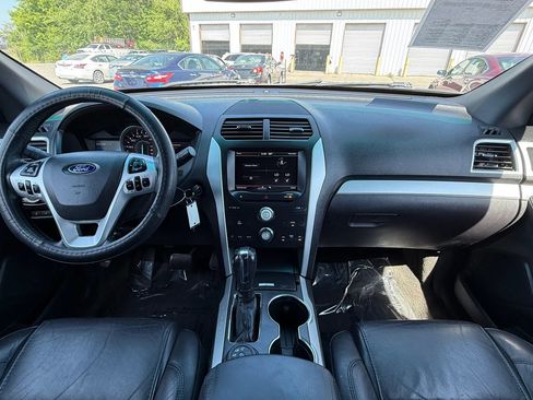 Used 2015 Ford Explorer XLT w/ Equipment Group 202A image 3
