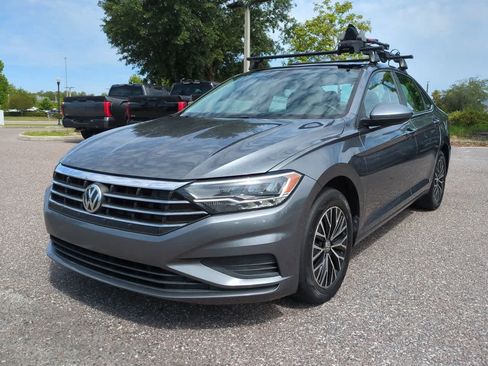 Used 2019 Volkswagen Jetta SE FWD image 2