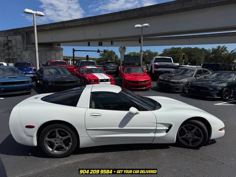Used 2000 Chevrolet Corvette Coupe w/ Performance Handling Pkg RWD image 8