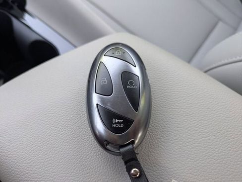 Certified 2025 Hyundai Elantra Limited FWD image 30