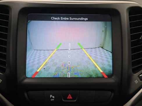 Used 2015 Jeep Cherokee Trailhawk w/ Comfort/Convenience Group image 14