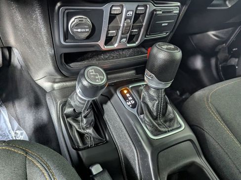 Used 2025 Jeep Wrangler Sahara image 22