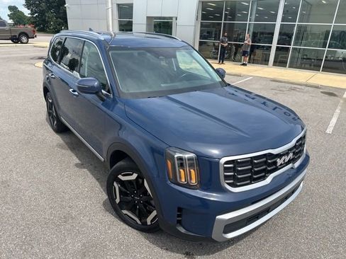 Used 2025 Kia Telluride S FWD image 7