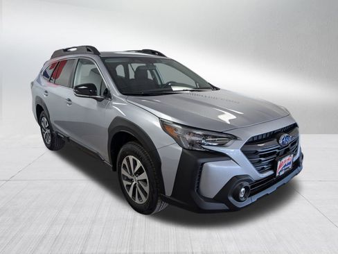 Used 2025 Subaru Outback Premium image 7