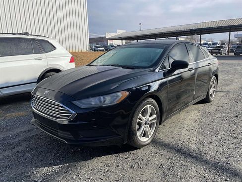 Used 2018 Ford Fusion SE w/ Fusion SE Technology Package image 3