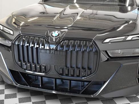 Used 2023 BMW 760i xDrive AWD/4WD image 14