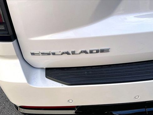 Certified 2025 Cadillac Escalade ESV V image 24