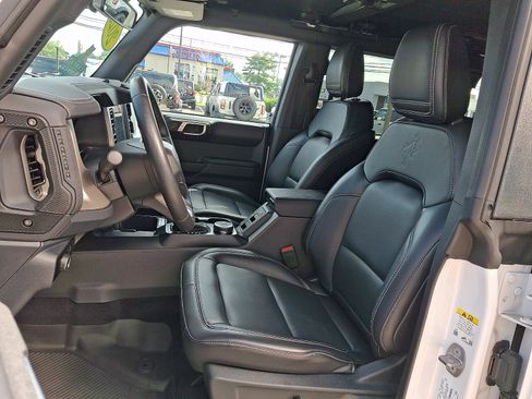 Used 2025 Ford Bronco Outer Banks AWD/4WD image 16