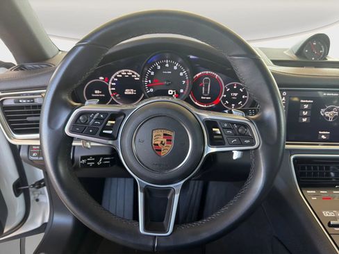 Used 2018 Porsche Panamera 4 image 9