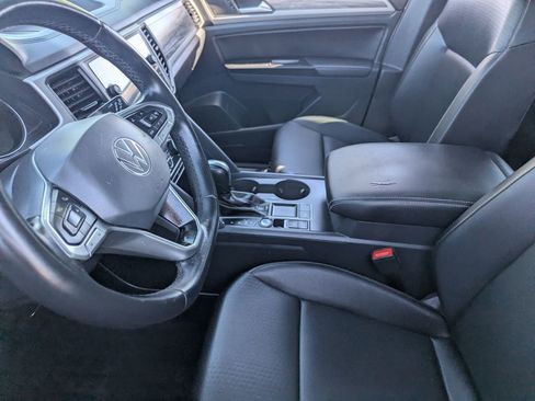 Used 2020 Volkswagen Atlas Cross Sport SE w/ Panoramic Sunroof Package image 19