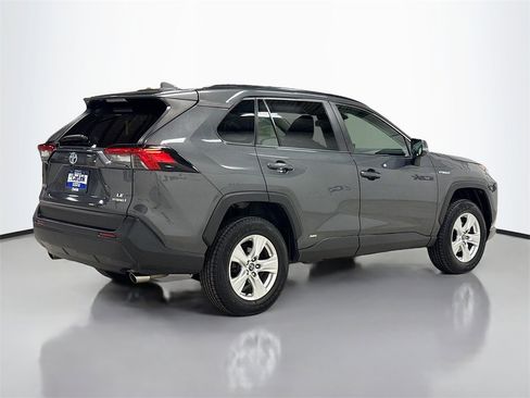 Used 2019 Toyota RAV4 LE image 7