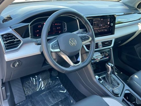 Used 2025 Volkswagen Taos SEL AWD/4WD image 18