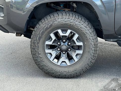 Used 2019 Toyota Tacoma SR w/ SR Convenience Package AWD/4WD image 14