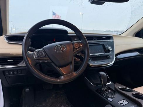 Used 2018 Toyota Avalon XLE Premium image 4