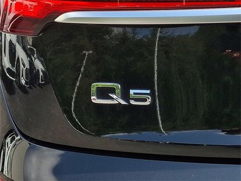 Certified 2023 Audi Q5 2.0T Premium w/ Convenience Package image 32