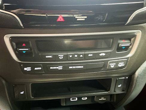 Used 2025 Honda Passport TrailSport image 16