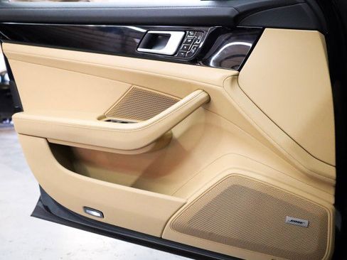 Used 2019 Porsche Panamera w/ Premium Package image 21